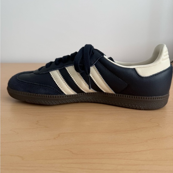 Adidas Samba Navy Blue and Cream Shoes- Men’s 7 - Picture 6 of 12
